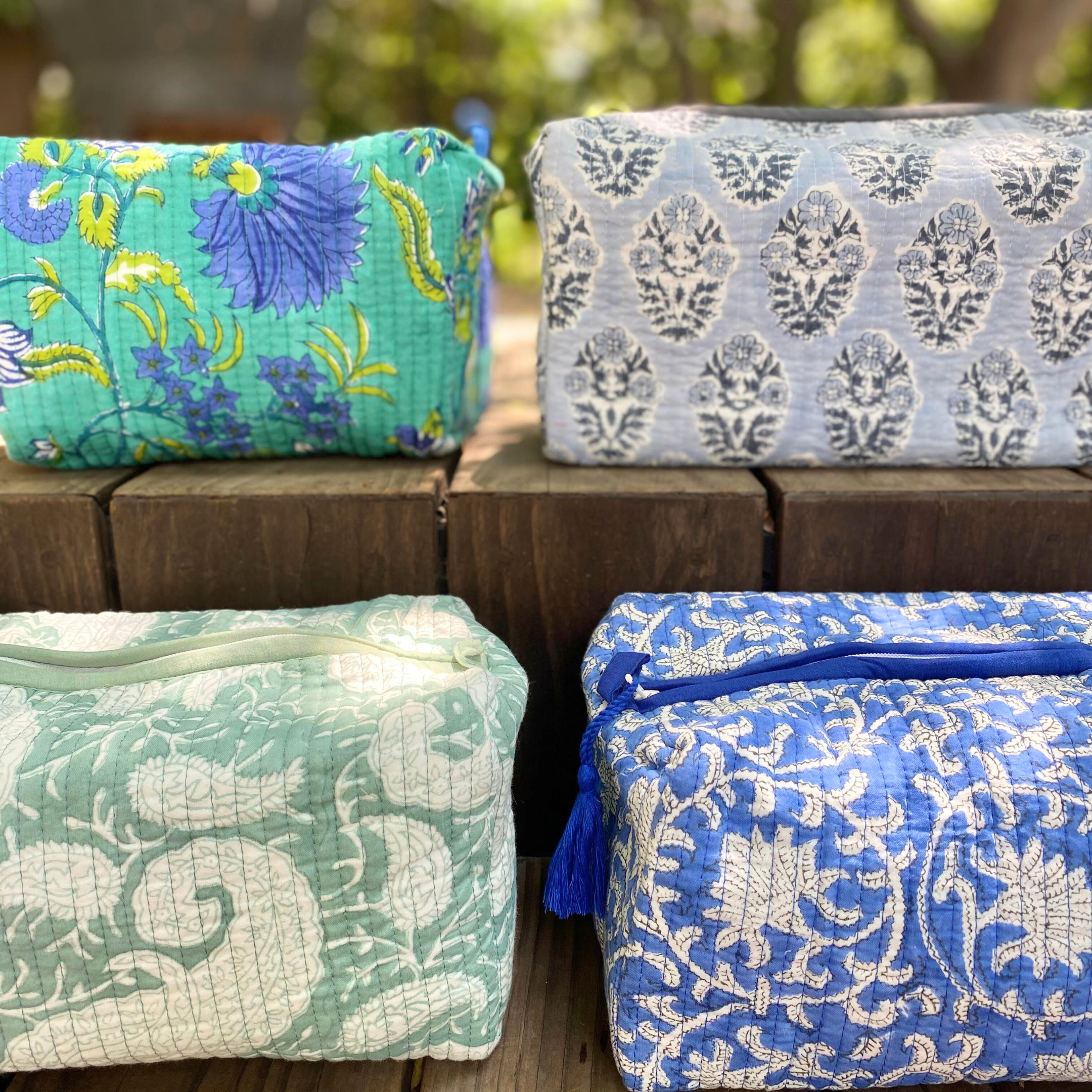 COSMETIQUERO BLOCK PRINT FLORAL BLUE