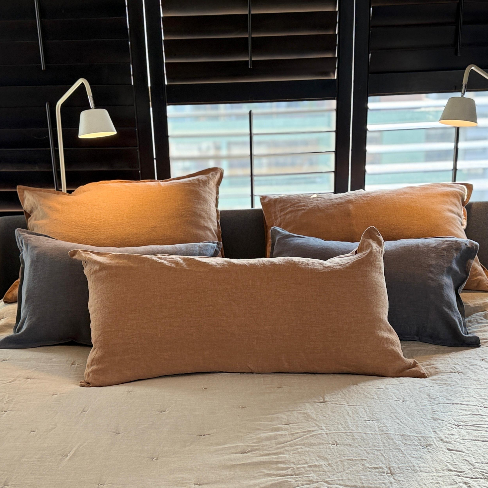 FUNDA COJIN LINO CAMEL 90X45